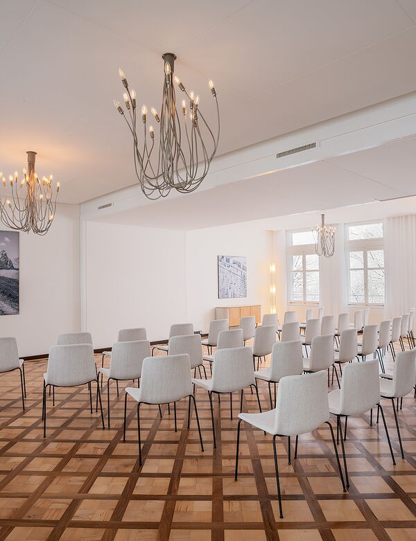 Large seminar room Kronensaal 1 in Hotel Heiden with concert seating and daylight